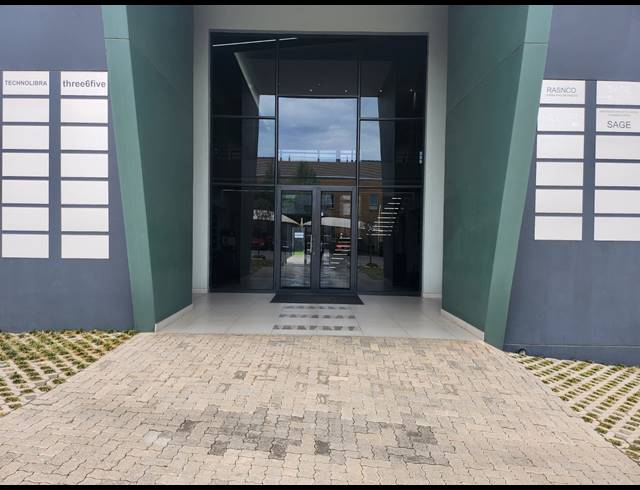 337M² OFFICE TO LET IN HALFWAY GARDENS
